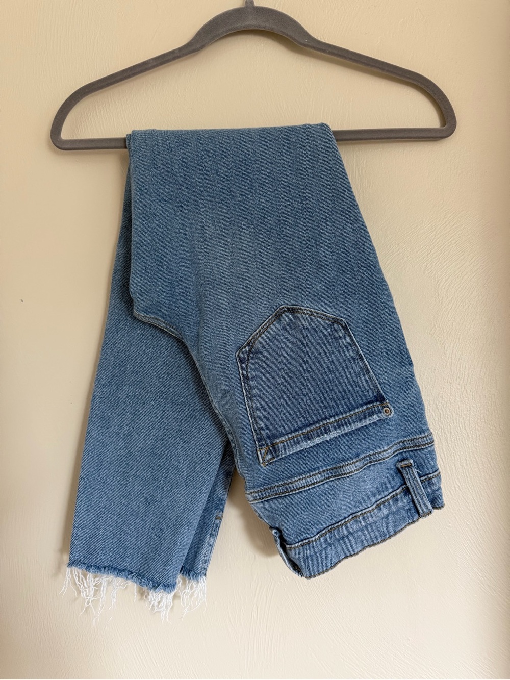 Kensie Medium Blue Raw-Hem Jeans